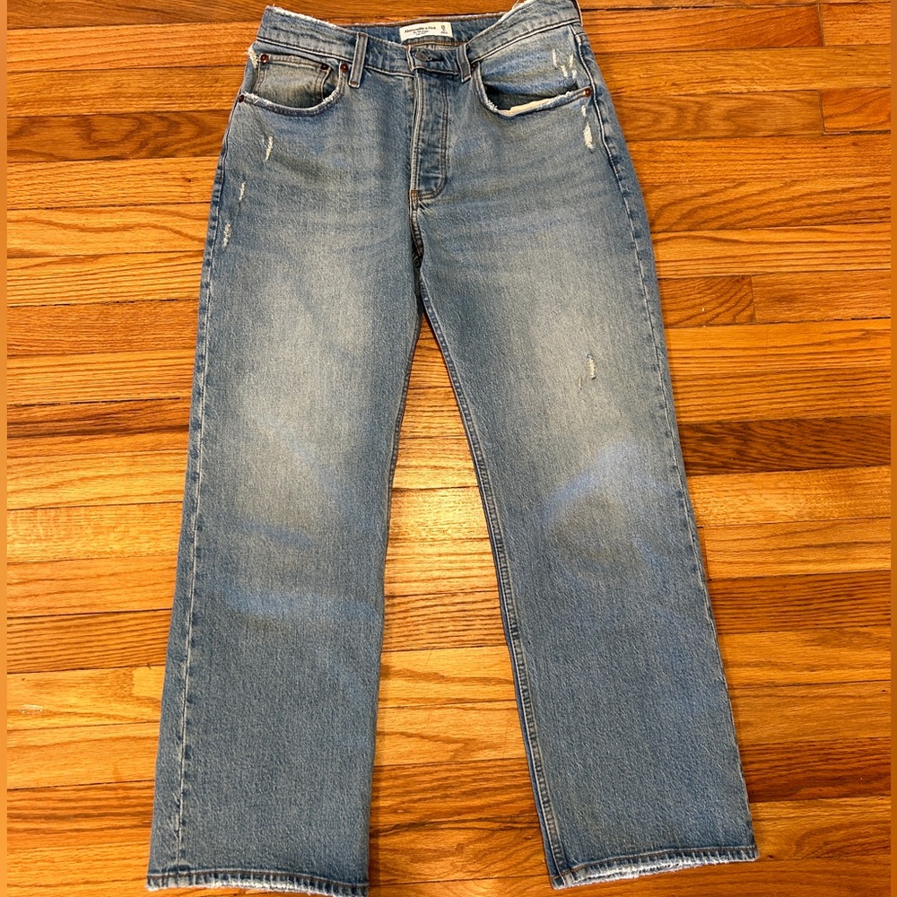 Abercrombie & Fitch- The ‘90s Baggy Low Rise Jeans